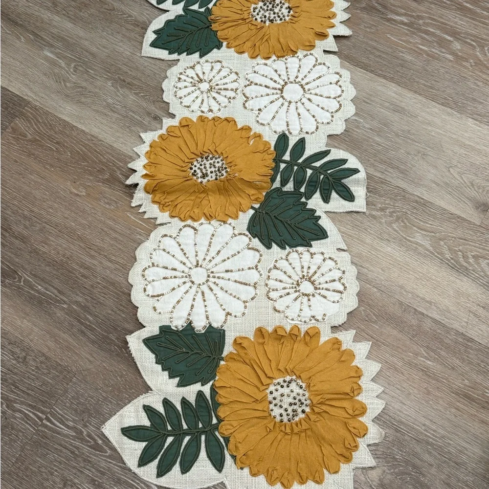 NWT Kohl's Embellished Burlap Sunflower Runner & Placemats Set